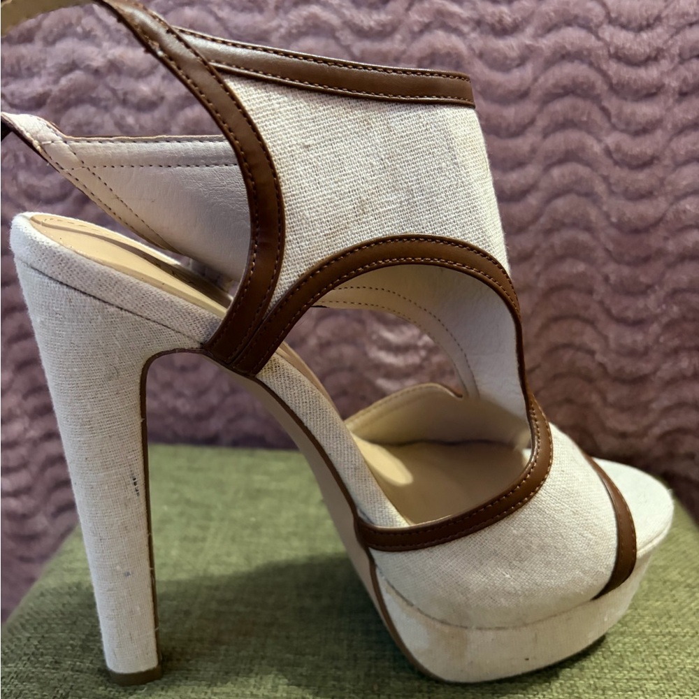 🎉HP🎉 6” Cream and Brown Women's Platform Heels NEW but FLAWED